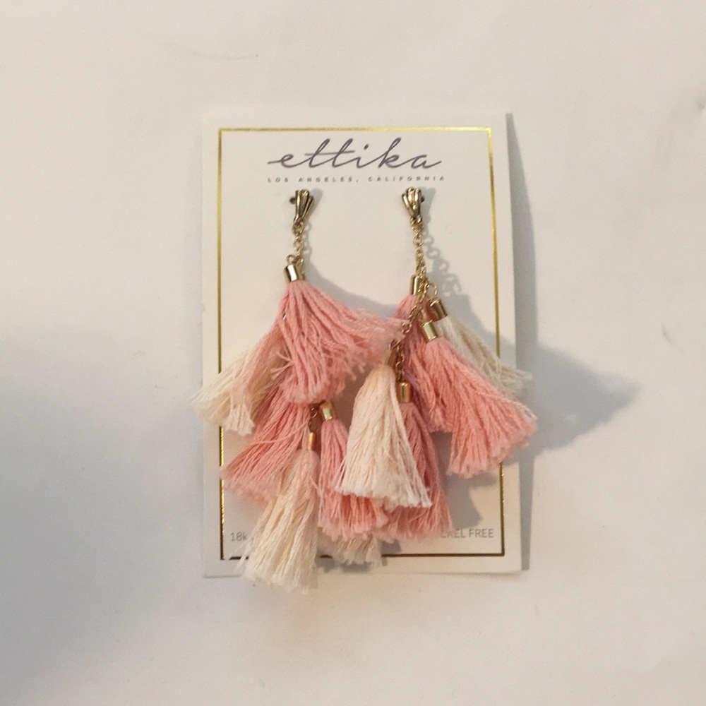 NWT 💕 Ettika earrings 💕